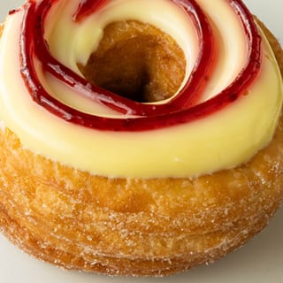 RASPBERRY CRONUT